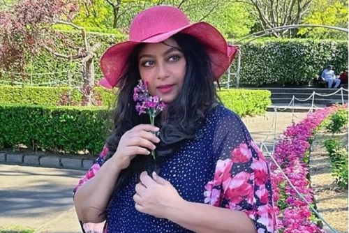 প্রতিদিনই শাবনূরের বাসায় সামনে লাল গোলাপ, রহস্য.