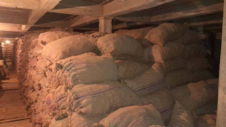 কোল্ড ষ্টোরেজ সিন্ডিকেট নিয়ন্ত্রণ করে আলুর বাজার দর!