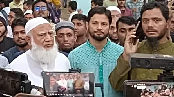 প্রথমবার একুশে বইমেলায় জামায়াত আমীর