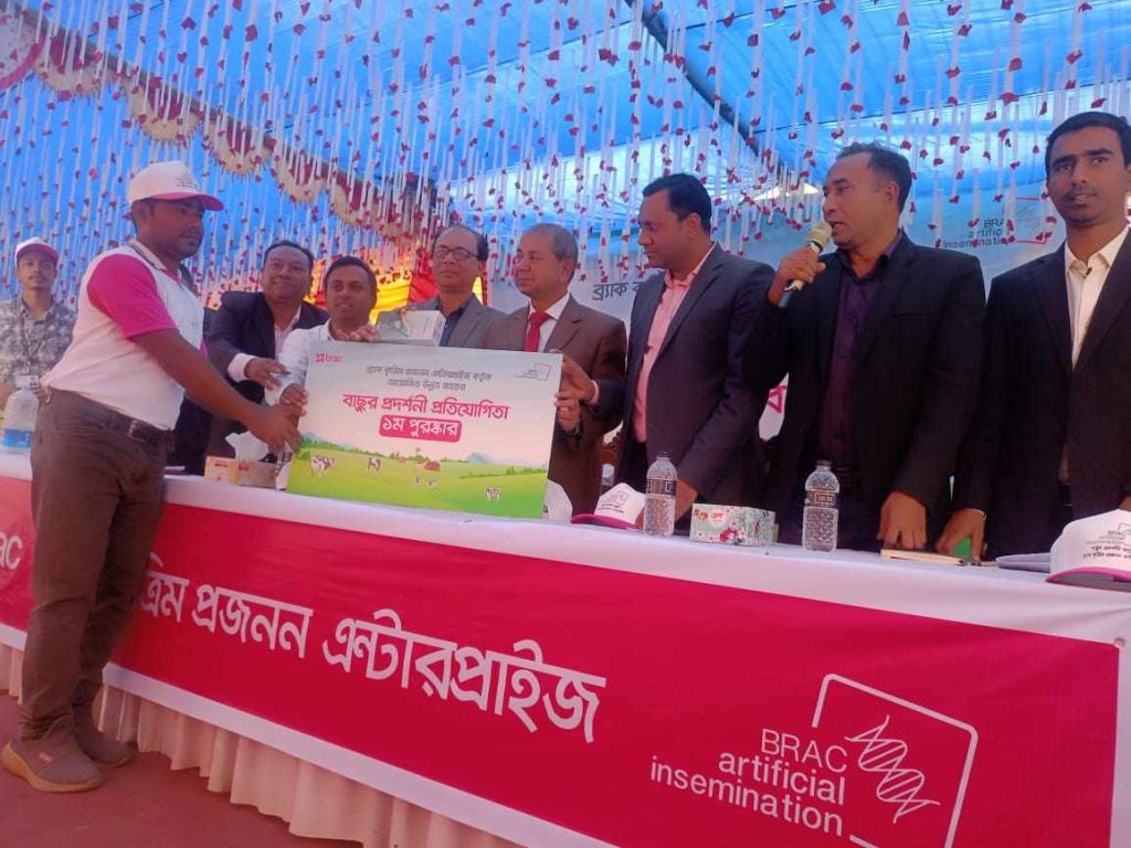 গাইবান্ধায় বাছুর প্রদর্শনী প্রতিযোগিতা ও পুরস্কার বিতরণী