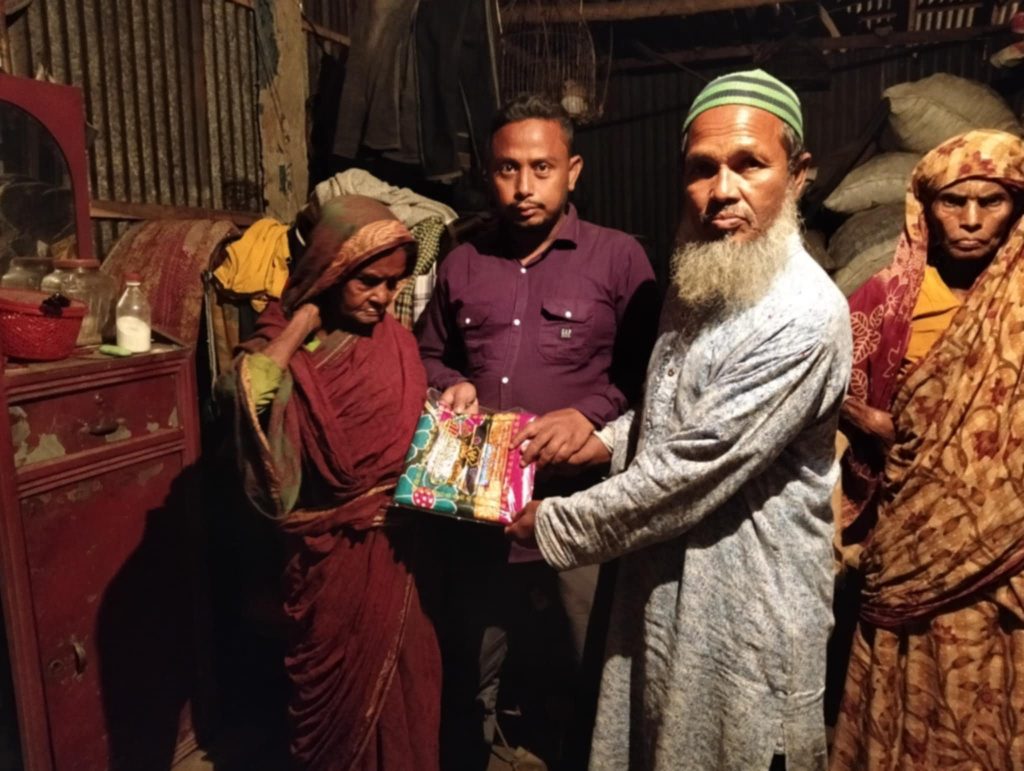 গাইবান্ধা তৃণমূল যুব উন্নয়ন সংস্থা’র ঈদ উপহার সামগ্রী বিতরণ