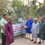 এপেক্স ক্লাব অব গাইবান্ধা’র উদ্যোগে গোরস্থানের খাদেমদের মাঝে ঈদ উপহার বিতরণ