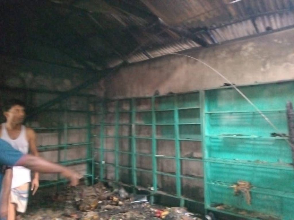 গাইবান্ধায় আগুনে পুড়লো ৫ দোকান; ৩০ লক্ষাধিক  টাকা ক্ষতি