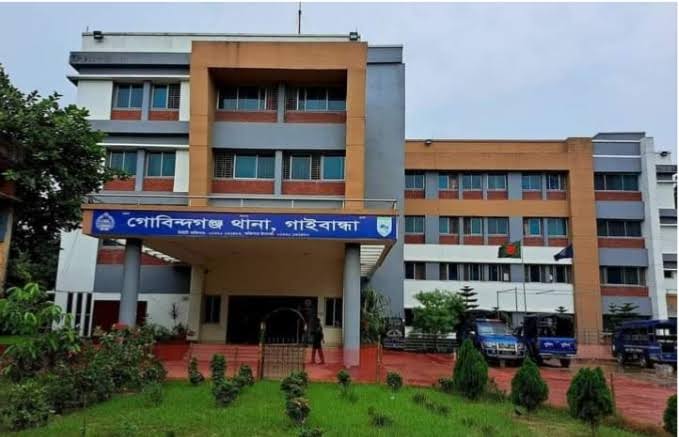 গোবিন্দগঞ্জে ভ্রাম্যমাণ আদালতের কার্যক্রম শেষে ফেরার পথে ম্যাজিস্ট্রেটের চালকের ওপর সন্ত্রাসী হামলার