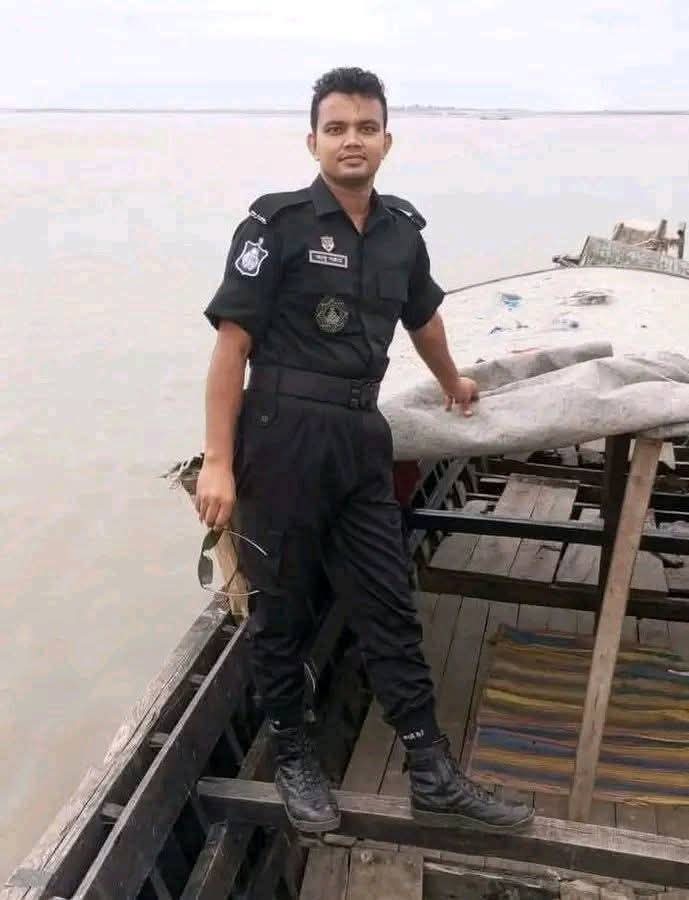 গাইবান্ধায় ঝড়ে গাছের ডাল ভেঙে র‌্যাব সদস্যের মৃত্যু