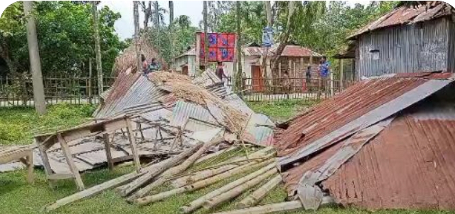 গাইবান্ধায় জামায়াত নেতার বাড়ীঘর ভাঙচুর করলেন আওয়ামী লীগ নেতা
